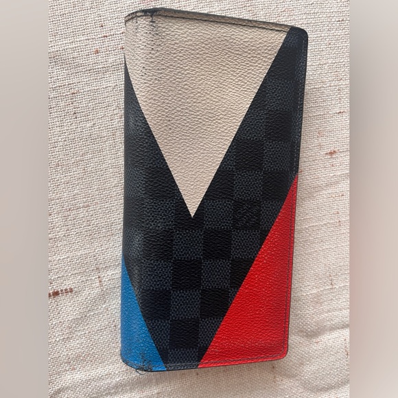 Gorgeous 2017 Louis Vuitton America’s Cup Wallet - Picture 8 of 9